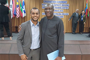 m. WAZIRI, récipiendaire du diplôme de participation