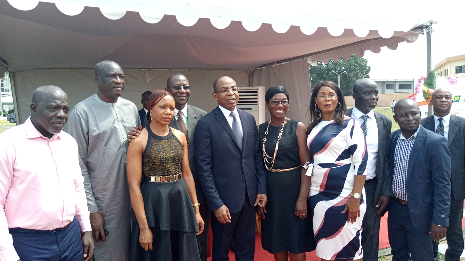 Photo de l'administration de l'EMSP avec le Ministre Claude-Isaac Dé